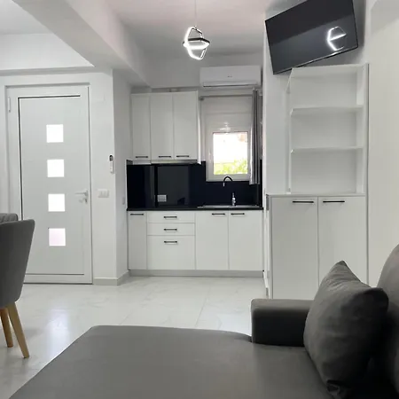 White House Dami Apartment Sarandë
