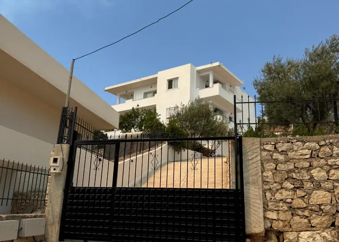 White House Dami Sarandë