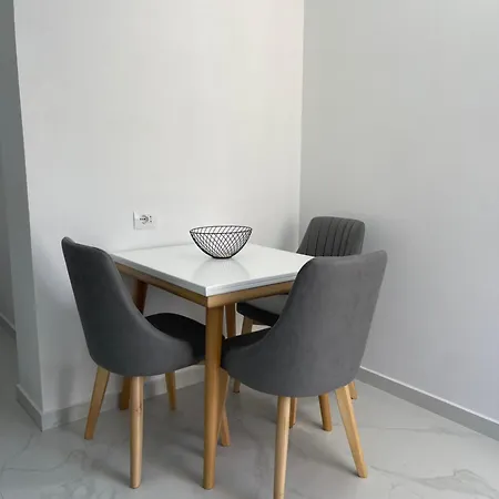 White House Dami Appartamento *