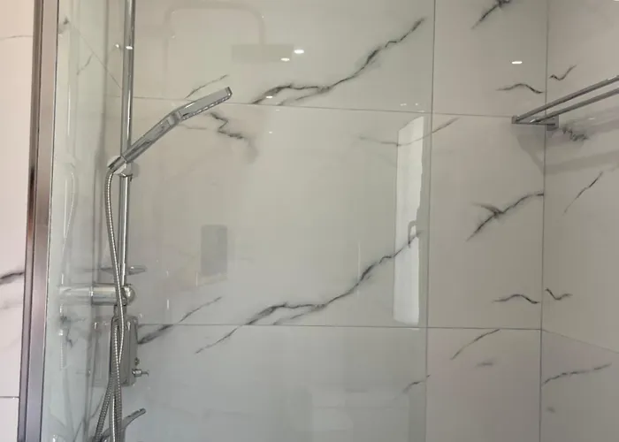 White House Dami * Sarandë